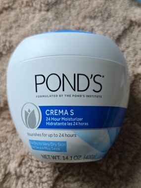 Pond's Crema S 24-Hour Moisturizer — White & Blue